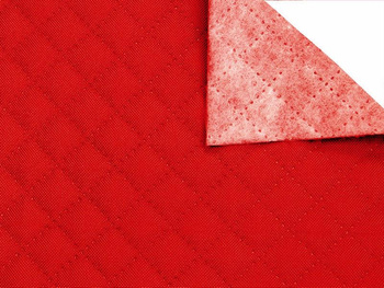 Poliester czerwony pikowany karo K620